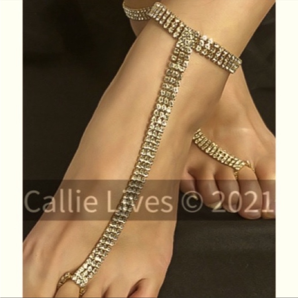 Callie Beach Queen: Rhinestone Toe Ankle Bracelet